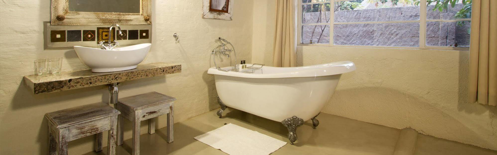 Bayete Guest Lodge Victoria Falls Kültér fotó